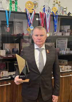 Поздравляем с высокой наградой!
